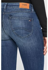 Tommy Jeans - Jeansy Sophie DW0DW04407. Kolor: niebieski #3