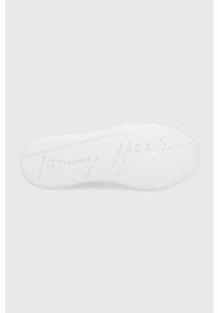 TOMMY HILFIGER - Tommy Hilfiger sneakersy dziecięce kolor złoty. Nosek buta: okrągły. Zapięcie: rzepy. Kolor: złoty. Materiał: poliester, guma