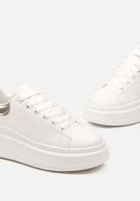 Renee - Biało-Złote Sznurowane Sneakersy na Niskiej Platformie z Imitacji Skóry Ajanfa. Kolor: biały. Materiał: skóra. Obcas: na platformie #3