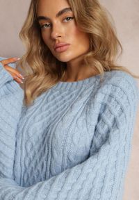 Renee - Jasnoniebieski Długi Sweter Ozdobiony Drobnym Splotem Killoe. Kolor: niebieski. Materiał: jeans. Długość: długie. Wzór: aplikacja, ze splotem #3