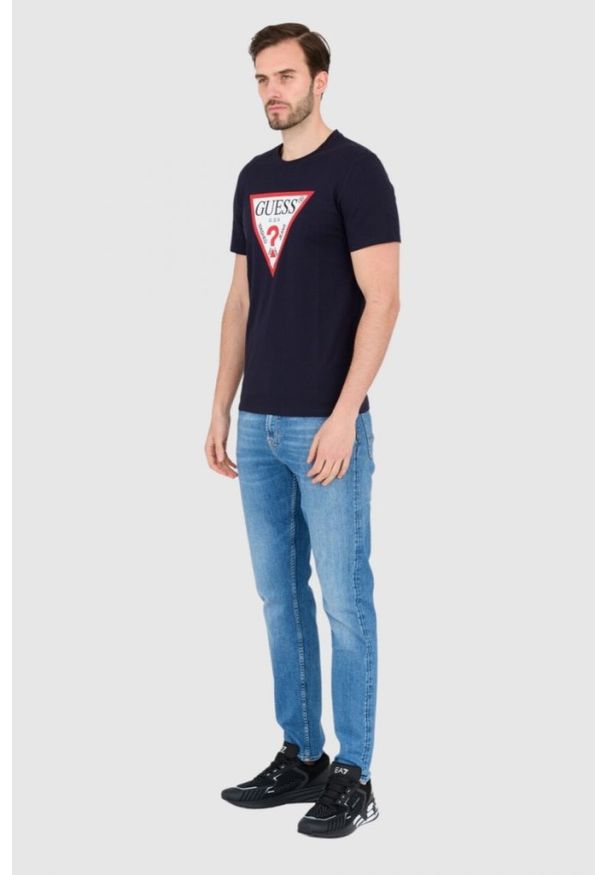 Guess - GUESS T-shirt granatowy slim fit. Kolor: niebieski