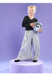 Sinsay - Prążkowany sweter - srebrny. Kolor: srebrny. Materiał: prążkowany #1