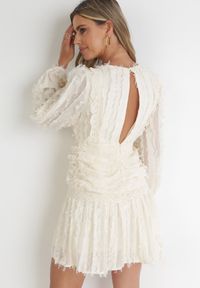 Born2be - Beżowa Rozkloszowana Sukienka z Koronką i Wystrzępieniem Jenika. Kolor: beżowy. Materiał: koronka. Wzór: koronka. Styl: elegancki #2