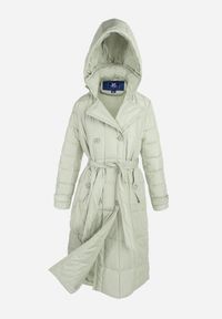 Born2be - Jasnozielona Kurtka Pikowana z Paskiem Gutdat. Okazja: na co dzień. Kolor: zielony. Materiał: materiał. Długość rękawa: długi rękaw. Długość: długie. Sezon: zima. Styl: casual #4