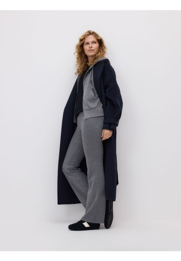 Reserved - Spodnie dresowe - ciemnoszary. Kolor: szary. Materiał: dresówka