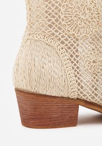 Born2be - Beżowe Ażurowe Botki Kowbojki VICES na Niskim Obcasie Azimessa. Okazja: na co dzień, na spotkanie biznesowe, do pracy. Kolor: beżowy. Materiał: jeans. Wzór: ażurowy. Obcas: na obcasie. Styl: casual, biznesowy, elegancki. Wysokość obcasa: niski #3