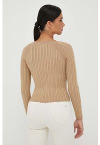 Guess sweter damski kolor beżowy lekki. Kolor: beżowy. Materiał: materiał, dzianina, wiskoza. Wzór: ze splotem #5