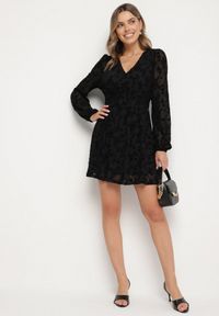 Born2be - Czarna Siateczkowa Sukienka Vices z Kwiatowym Wzorem z Weluru Erhelia. Okazja: na co dzień. Kolor: czarny. Materiał: welur. Wzór: kwiaty. Typ sukienki: proste. Styl: casual, elegancki #6