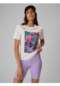4f - 4F T-shirt relaxed z nadrukiem damski - biały L. Okazja: na co dzień, na plażę. Kolor: biały. Materiał: bawełna, dzianina. Wzór: nadruk. Sezon: lato. Styl: wakacyjny, casual #1