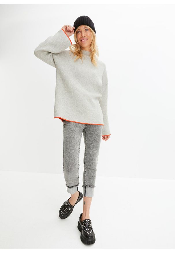 bonprix - Sweter dwustronny z dzianiny o splocie gładkich oczek. Kolor: szary. Materiał: dzianina. Wzór: gładki, ze splotem