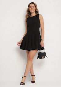 Born2be - Czarna Rozkloszowana Sukienka Ozdobiona Przeszyciami Evinini. Kolor: czarny. Wzór: aplikacja. Styl: elegancki, klasyczny #2