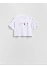Reserved - Krótki t-shirt z nadrukiem - biały. Kolor: biały. Materiał: bawełna, dzianina. Długość: krótkie. Wzór: nadruk