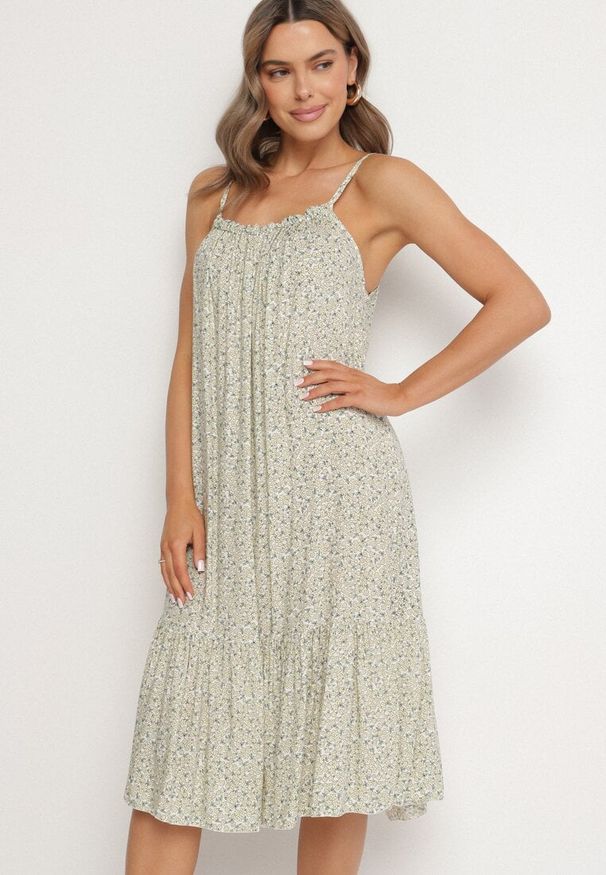 Born2be - Beżowa Rozkloszowana Sukienka z Bawełny w Kwiatowy Wzór Nilaretia. Okazja: na co dzień. Kolor: beżowy. Materiał: bawełna. Długość rękawa: na ramiączkach. Wzór: kwiaty. Sezon: lato. Typ sukienki: rozkloszowane. Styl: casual