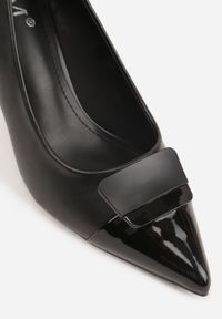 Renee - Czarne Szpilki z Kwadratową Ozdobą z Przodu Phereshi. Okazja: na co dzień. Kolor: czarny. Materiał: jeans. Wzór: aplikacja. Obcas: na szpilce. Styl: casual, elegancki #5