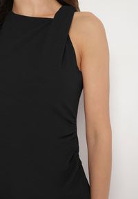 Born2be - Czarna Sukienka Dopasowana z Bawełną i Wiskozą z Rozcięciem Turilia. Kolor: czarny. Materiał: bawełna, wiskoza. Sezon: lato. Typ sukienki: dopasowane. Styl: klasyczny, elegancki #2