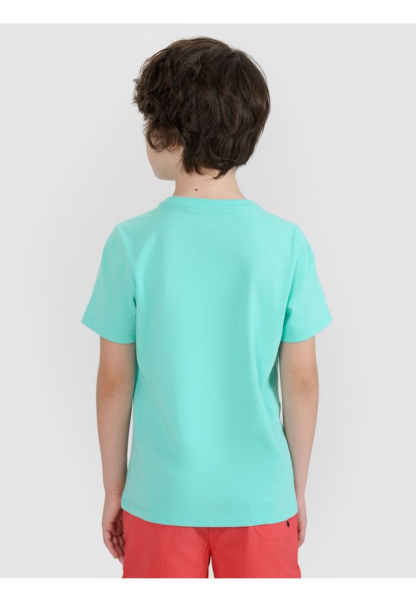 4f - 4F T-shirt regular z nadrukiem chłopięcy - turkusowy 122 (6-7 lat). Okazja: na co dzień. Kolor: turkusowy. Materiał: jersey, materiał, bawełna. Długość rękawa: krótki rękaw. Długość: krótkie. Wzór: nadruk. Sezon: lato. Styl: casual, klasyczny, sportowy