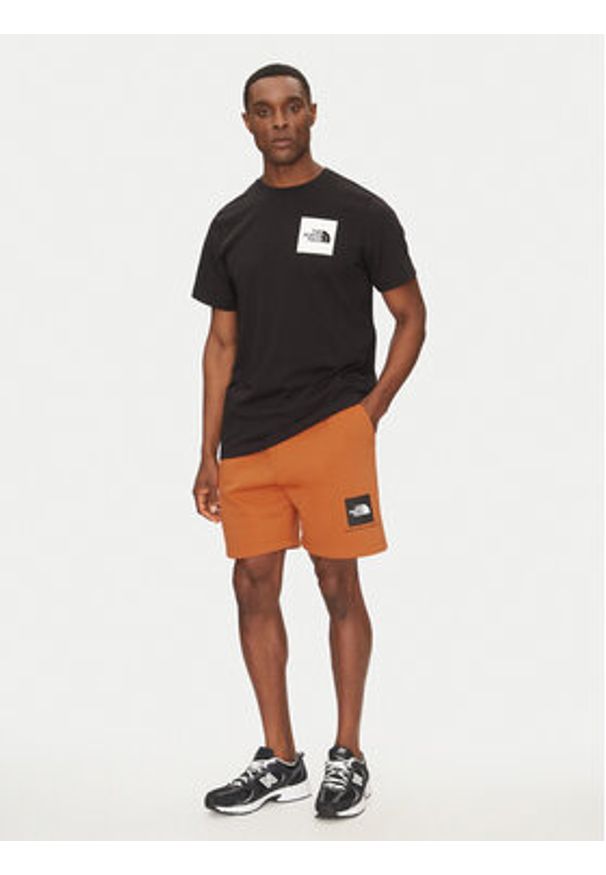 The North Face Szorty sportowe Nse Box NF0A8C1J Brązowy Regular Fit. Kolor: brązowy. Materiał: syntetyk, bawełna. Styl: sportowy