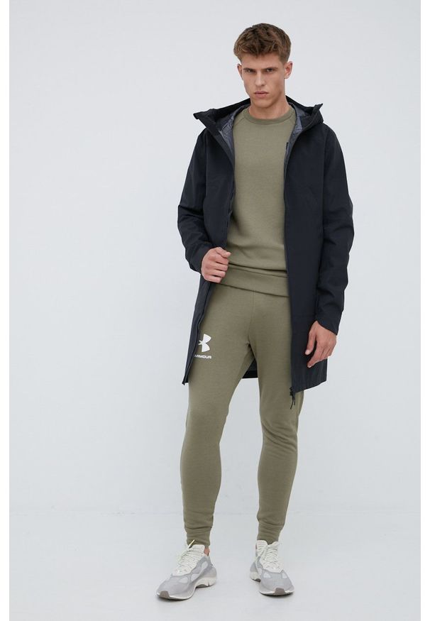 Under Armour bluza 1357096 męska kolor zielony gładka. Kolor: zielony. Materiał: dzianina. Długość rękawa: raglanowy rękaw. Wzór: gładki