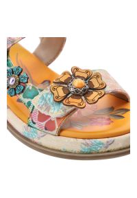 Sandały damskie Artiker, cholewka z materiału tekstylnego regulowane paski z zapięciem na rzep ozdobne aplikacje, beżowe, 58C1022. Zapięcie: rzepy. Kolor: beżowy. Materiał: materiał. Wzór: paski, aplikacja #5