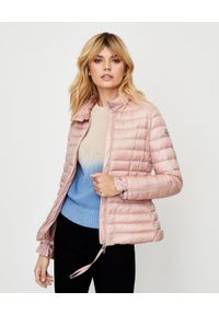 MONCLER - Różowa kurtka puchowa Safre. Kolor: różowy, wielokolorowy, fioletowy. Materiał: puch. Długość rękawa: długi rękaw. Długość: długie. Wzór: aplikacja. Sezon: wiosna. Styl: elegancki #1