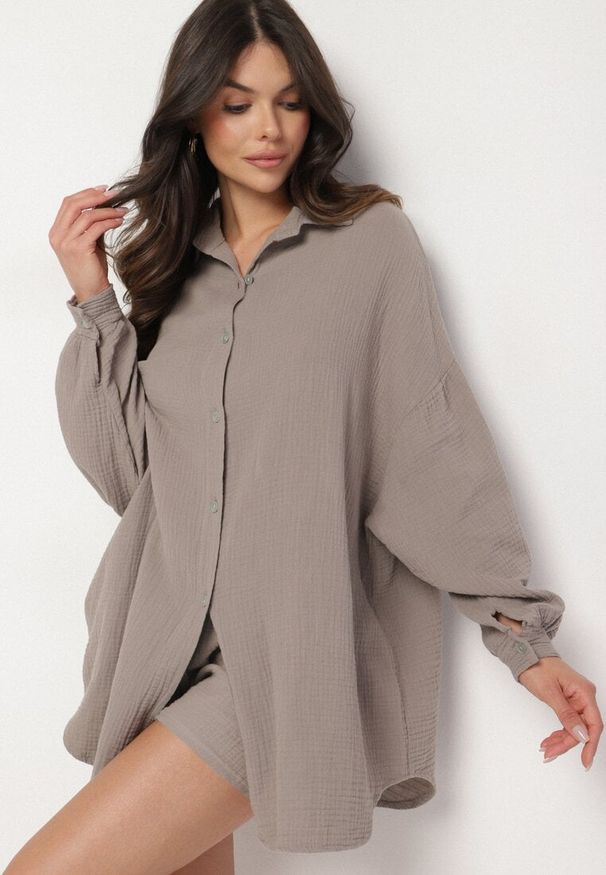 Born2be - Beżowa Bawełniana Koszula Muślinowa Atelora. Typ kołnierza: kołnierzyk klasyczny. Kolor: beżowy. Materiał: bawełna. Długość rękawa: długi rękaw. Długość: długie. Sezon: wiosna, lato. Styl: klasyczny