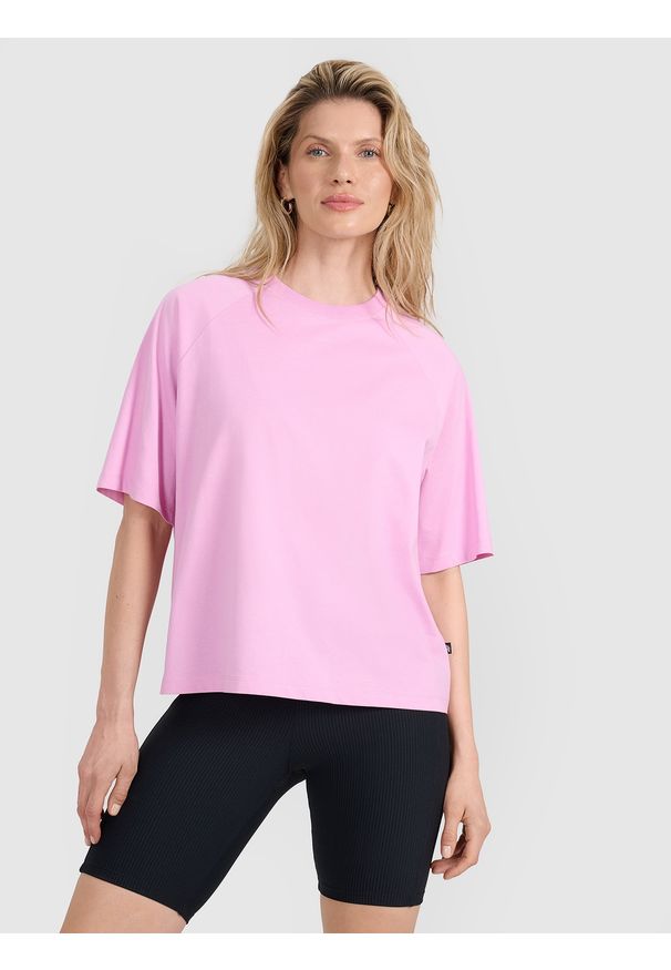 4f - 4F T-shirt oversize gładki damski - różowy S. Okazja: na co dzień. Kolor: różowy. Materiał: bawełna, jersey. Długość rękawa: krótki rękaw. Długość: krótkie. Wzór: gładki. Styl: sportowy, klasyczny, casual