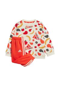 Adidas - Zestaw dresowy Essentials Allover Print Kids. Kolor: czerwony, wielokolorowy, biały. Materiał: dresówka. Wzór: nadruk