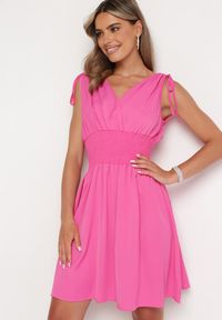 Born2be - Różowa Sukienka z Kopertowym Dekoltem Ściągana na Ramionach z Gumką w Talii Cornia. Typ kołnierza: dekolt kopertowy. Kolor: różowy. Typ sukienki: kopertowe #7