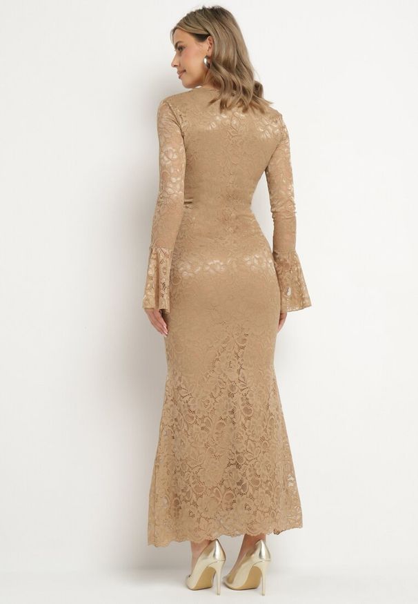 Born2be - Beżowa Koronkowa Sukienka o Dopasowanym Kroju z Szerokim Dołem Annadira. Kolor: beżowy. Materiał: koronka. Typ sukienki: proste