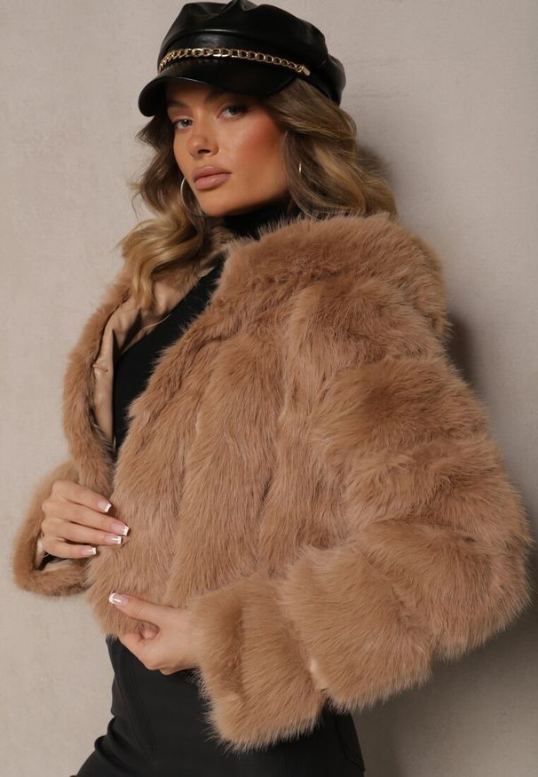 Renee - Jasnobrązowa Krótka Kurtka Futerko z Pikowanymi Przeszyciami Kemeriana. Okazja: na co dzień. Kolor: brązowy. Materiał: futro. Długość: krótkie. Styl: casual