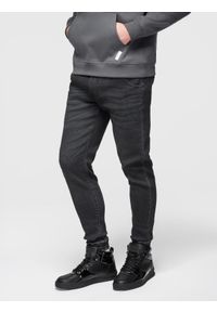 Ombre Clothing - Spodnie męskie jeansowe joggery ze ściagaczem w pasie - czarne V4 - Rozmiar: XL. Okazja: na co dzień. Kolor: czarny. Materiał: jeans. Wzór: aplikacja. Styl: casual, retro #1