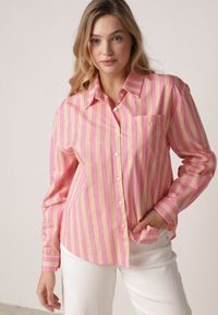 Born2be - Różowa Bawełniana Koszula o Kroju Oversize Ozdobiona Pionowymi Paskami Ulialia. Okazja: na co dzień. Kolor: różowy. Materiał: bawełna. Wzór: aplikacja. Styl: casual, klasyczny #1
