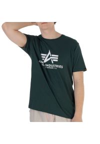 Koszulka Alpha Industries Basic T-shirt 100501610 - zielona. Kolor: zielony. Materiał: bawełna. Długość rękawa: krótki rękaw. Długość: krótkie #1
