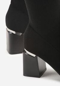 Born2be - Czarne Skarpetkowe Kozaki VICES na Słupku z Metaliczną Aplikacją Rakaria. Okazja: na spotkanie biznesowe, do pracy, na co dzień. Kolor: czarny. Materiał: jeans. Wzór: aplikacja. Obcas: na słupku. Styl: biznesowy, casual, elegancki. Wysokość obcasa: średni #7