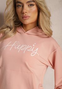 Renee - Różowa Bluza z Ozdobnym Napisem i Kapturem Arseia. Okazja: na co dzień. Typ kołnierza: kaptur. Kolor: różowy. Materiał: jeans. Wzór: napisy. Styl: casual #3