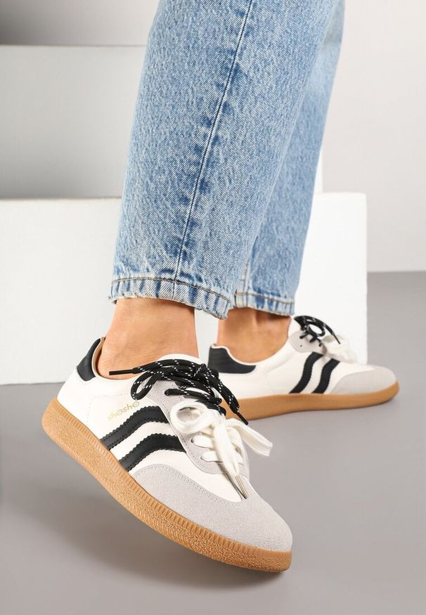 Born2be - Beżowo-Czarne Sneakersy w Stylu Klasycznych Tenisówek z Dodatkowymi Sznurówkami Valiena. Okazja: na co dzień. Zapięcie: sznurówki. Kolor: beżowy. Materiał: jeans. Obcas: na obcasie. Wysokość obcasa: niski