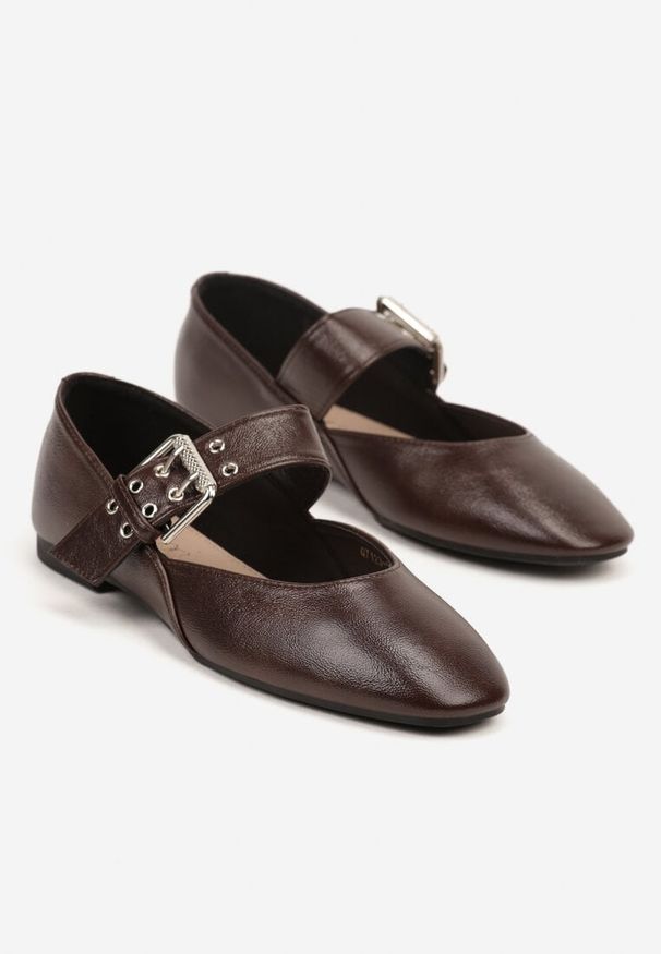 Renee - Brązowe Balerinki Vices w Stylu Mary Jane ze Skórzaną Wkładką Rilaneia. Okazja: na co dzień. Kolor: brązowy. Materiał: skóra. Wzór: grochy. Styl: klasyczny, casual