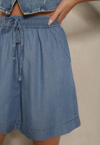 Renee - Jasnoniebieskie Szorty Bermudy z Bawełny z Kieszeniami i Gumką w Pasie Asmio. Okazja: na co dzień. Kolor: niebieski. Materiał: bawełna. Styl: casual