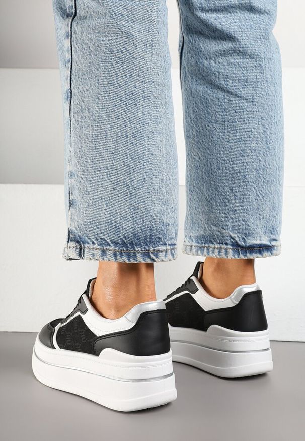 Renee - Czarno-Białe Sneakersy na Platformie z Tłoczoną Cholewką Callirae. Okazja: na co dzień. Kolor: czarny. Szerokość cholewki: normalna. Obcas: na platformie