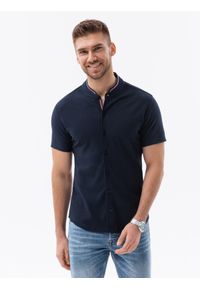 Ombre Clothing - Dzianinowa koszula męska z krótkim rękawem i kolorową stójką – granatowa V2 - Rozmiar: XL. Typ kołnierza: kołnierzyk stójkowy. Kolor: niebieski. Materiał: dzianina. Długość rękawa: krótki rękaw. Długość: krótkie. Wzór: kolorowy. Styl: sportowy #1