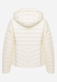 Born2be - Jasnobeżowa Klasyczna Kurtka Przejściowa z Pikowaniem i Odpinanym Kapturem Pretiella. Okazja: na spacer, na co dzień. Kolor: beżowy. Materiał: jeans, nylon. Styl: klasyczny #7