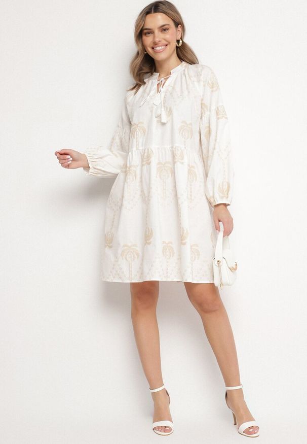 Born2be - Biała Bawełniana Sukienka w Palmy z Wiązaniem Evivirae. Okazja: na spacer. Kolor: biały. Materiał: bawełna. Styl: elegancki, wakacyjny