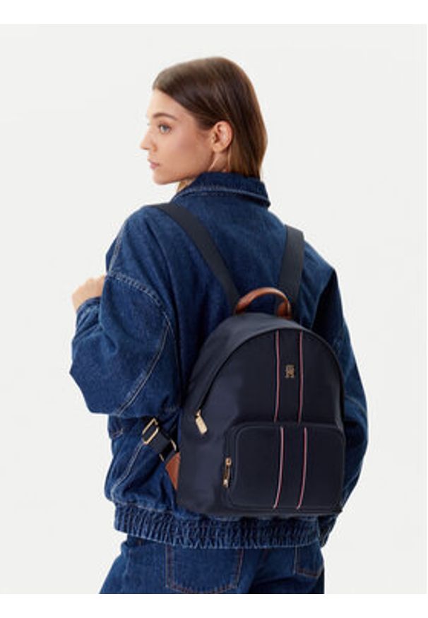 TOMMY HILFIGER - Tommy Hilfiger Plecak Popette Dome AW0AW17651 Granatowy. Kolor: niebieski. Materiał: materiał