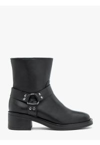 Ryłko - Czarne botki biker boots ze skóry licowej. Zapięcie: zamek. Kolor: czarny. Materiał: skóra. Szerokość cholewki: normalna. Obcas: na obcasie. Styl: street. Wysokość obcasa: średni