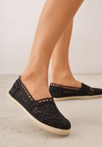 Born2be - Czarne Ażurowe Espadryle na Podeszwie z Plecionki Satisfyingly. Okazja: do pracy, na co dzień, na spotkanie biznesowe. Kolor: czarny. Materiał: materiał, len. Szerokość cholewki: normalna. Wzór: ażurowy. Sezon: lato. Styl: boho, biznesowy, klasyczny, casual #3