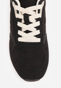 Renee - Czarne Sneakersy Basic z Imitacji Zamszu Ozdobione Przeszyciami Nethe. Okazja: na co dzień. Zapięcie: sznurówki. Kolor: czarny. Materiał: zamsz. Wzór: aplikacja #2
