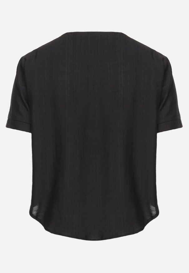 Born2be - Czarna Bawełniana Bluzka T-shirt z Krótkim Rękawem z Nadrukiem i Guzikami Fiomara. Okazja: do pracy. Kolor: czarny. Materiał: bawełna. Długość rękawa: krótki rękaw. Długość: krótkie. Wzór: nadruk