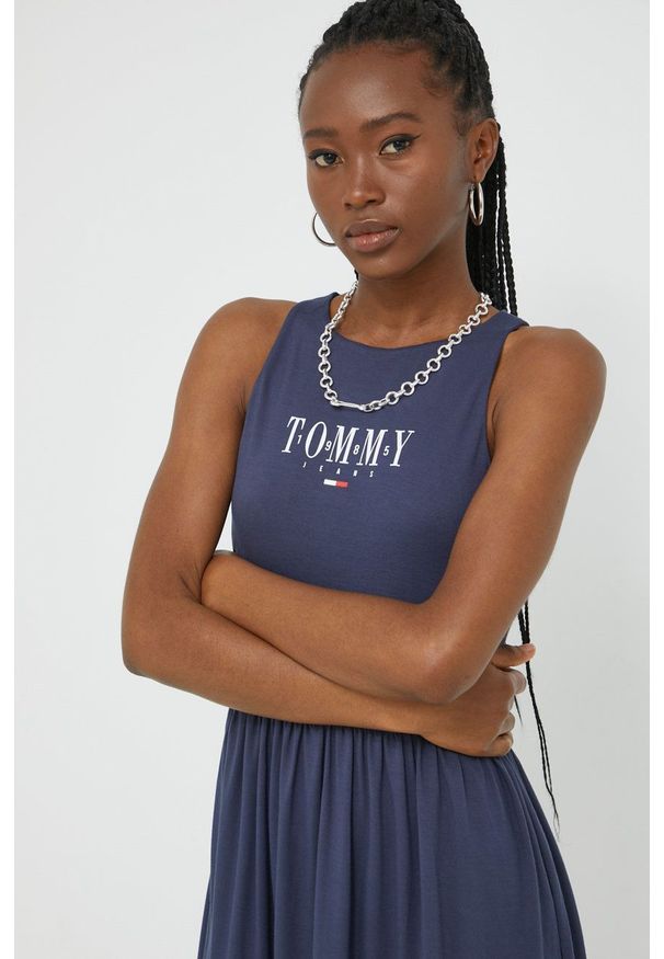 Tommy Jeans sukienka kolor granatowy mini rozkloszowana. Kolor: niebieski. Materiał: wiskoza. Długość rękawa: na ramiączkach. Wzór: nadruk. Typ sukienki: rozkloszowane. Długość: mini