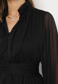 Born2be - Czarna Rozkloszowana Sukienka z Falbanką Harlin. Kolor: czarny. Długość: mini #5