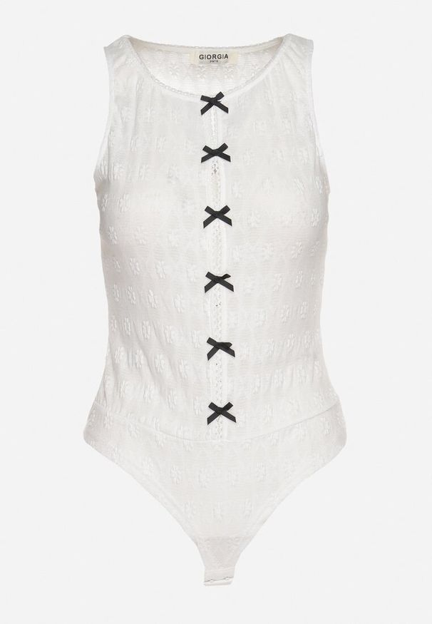 Born2be - Białe Body Ozdobione Kokardkami Ovilene. Okazja: na co dzień. Typ kołnierza: kokarda. Kolor: biały. Materiał: jeans. Wzór: aplikacja. Styl: klasyczny, casual